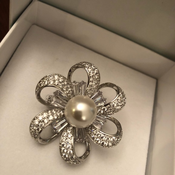 Brooch. SOLD - Picture 2 of 8